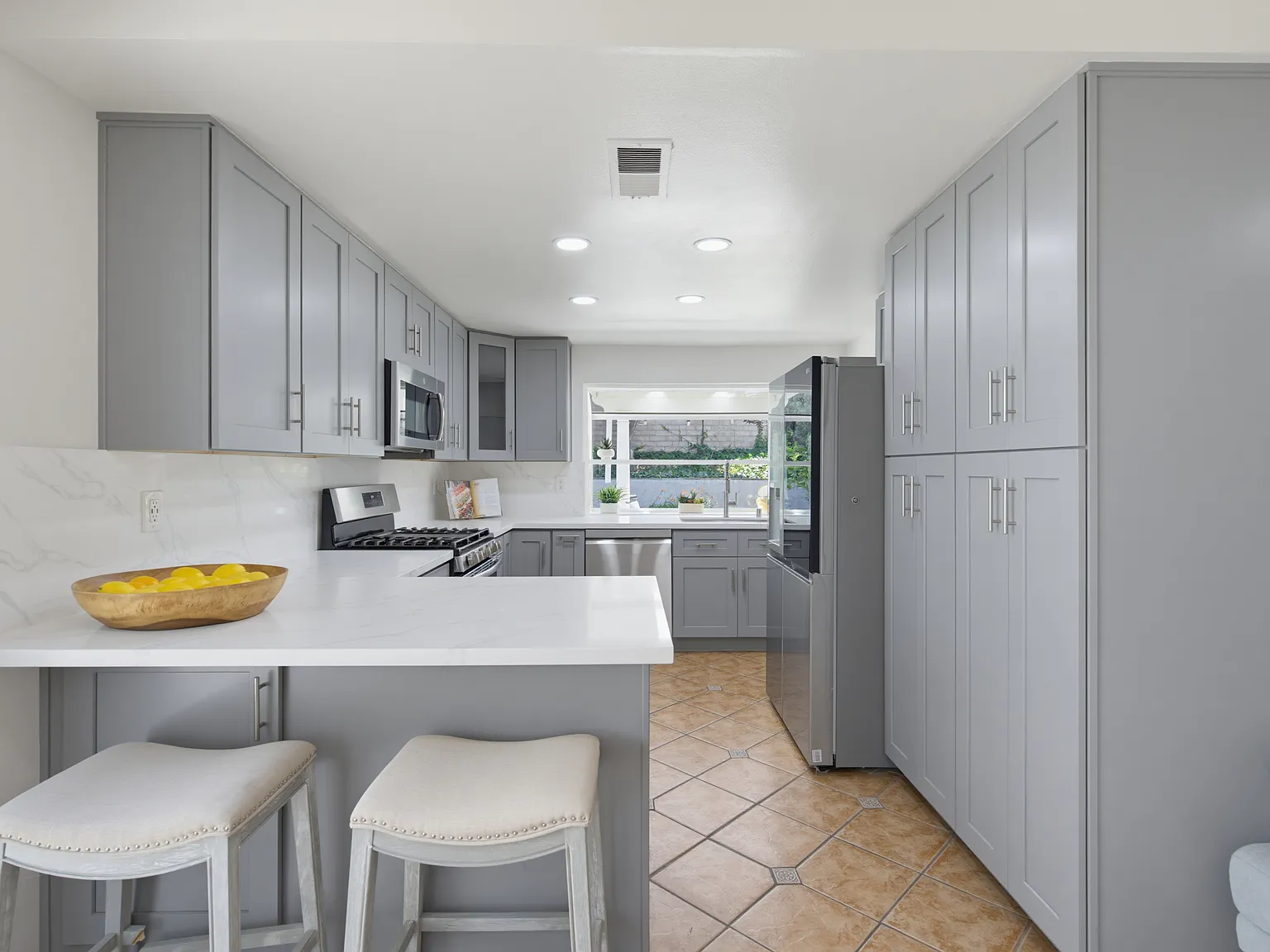 4 bed, 1790 sqft, $4,400 — Photo 4