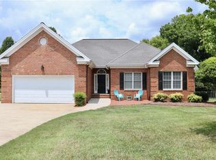 3909 Long Meadow Dr, Mebane, NC 27302