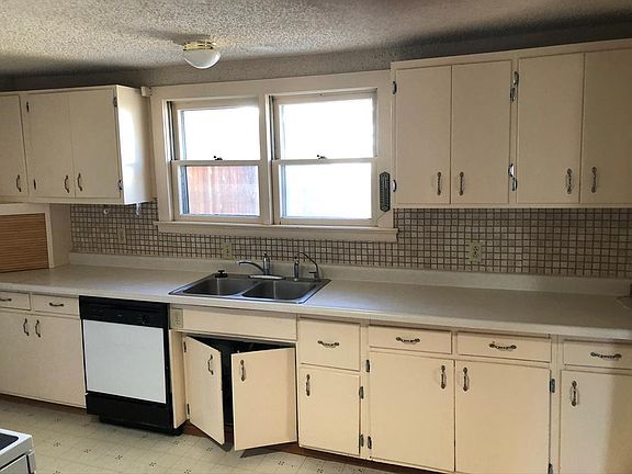 3rd image of 117 S 2nd St