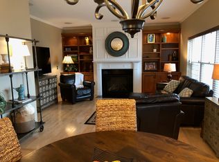 305 Liberty Heights Dr, Chaska, MN 55318