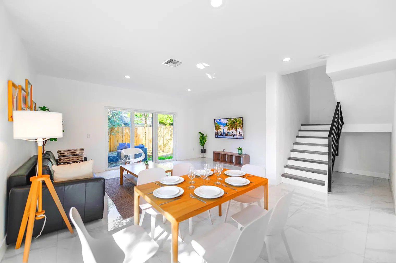 3 bed, 2.0 bath, 1614 sqft, $9,312 — Photo 1