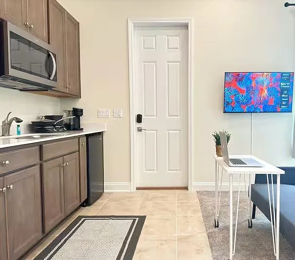 2 bed, 1.0 bath, 2376 sqft, $1,118 — Photo 2