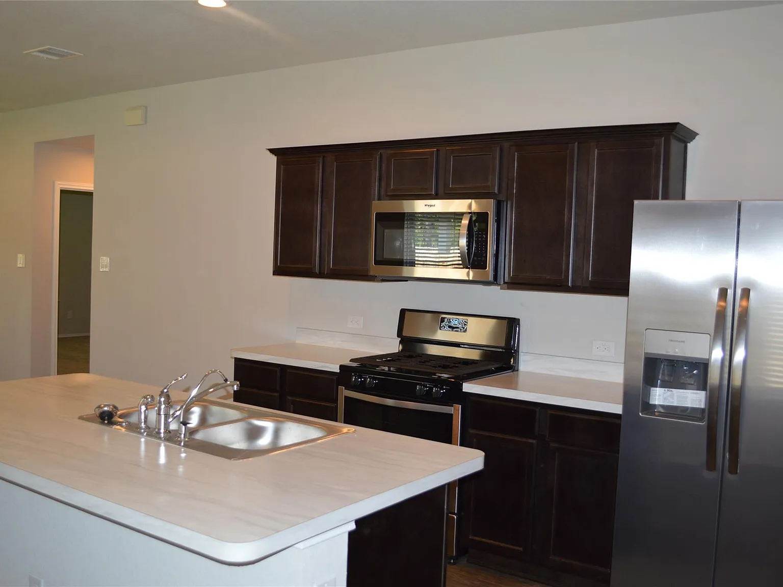 3 bed, 2.0 bath, 1489 sqft, $1,785 — Photo 4