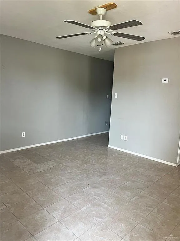2 bed, 1.0 bath, 9856 sqft, $575 — Photo 3