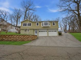 335 Elmira Trl, Hopatcong Boro, NJ 07843