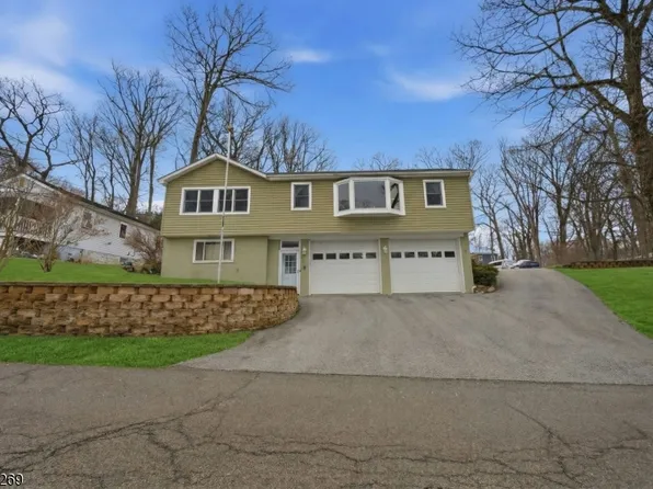 335 Elmira Trl, Hopatcong Boro, NJ 07843