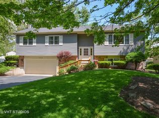 3S125 Cherrywood Ln, Glen Ellyn, IL 60137