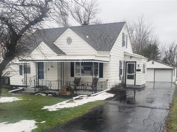 60 Burmon Dr, Orchard Park, NY 14127