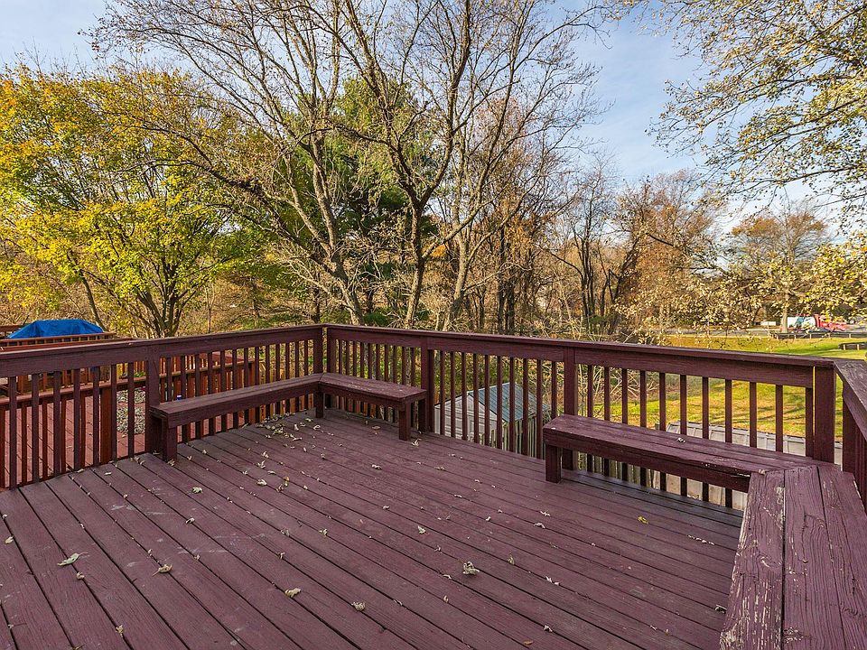 Gorgeous large deck off Living Room with panoramic views!