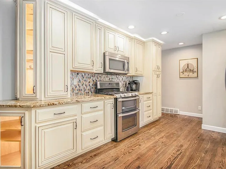 322 S Twyckenham Dr — Photo 10