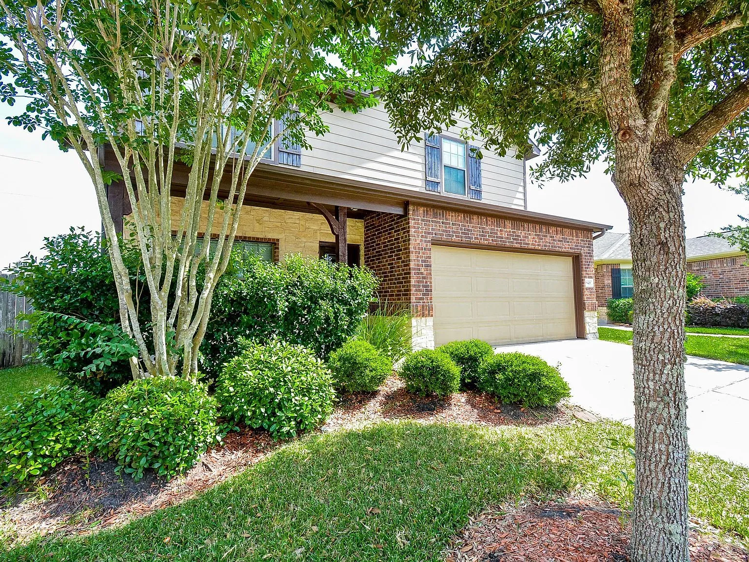 4 bed, 2.5 bath, 2239 sqft, $2,450 — Photo 2