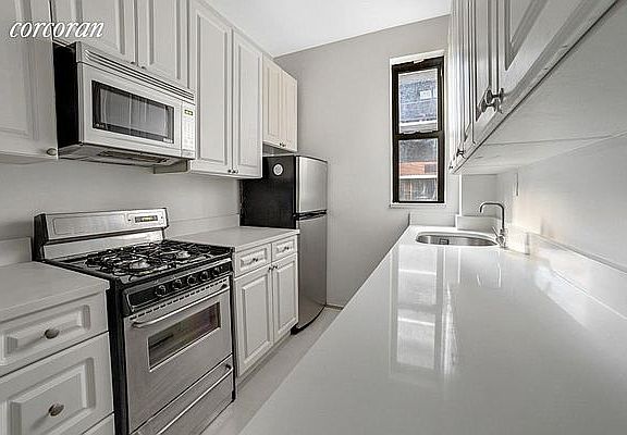 5th image of 242 E 50th St APT 4C