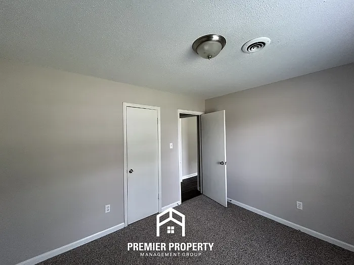 5968 Shannon Dr — Photo 13