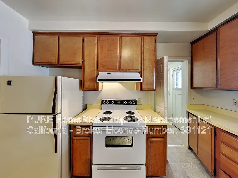 2 bed, 1.0 bath, 878 sqft, $1,900 — Photo 3