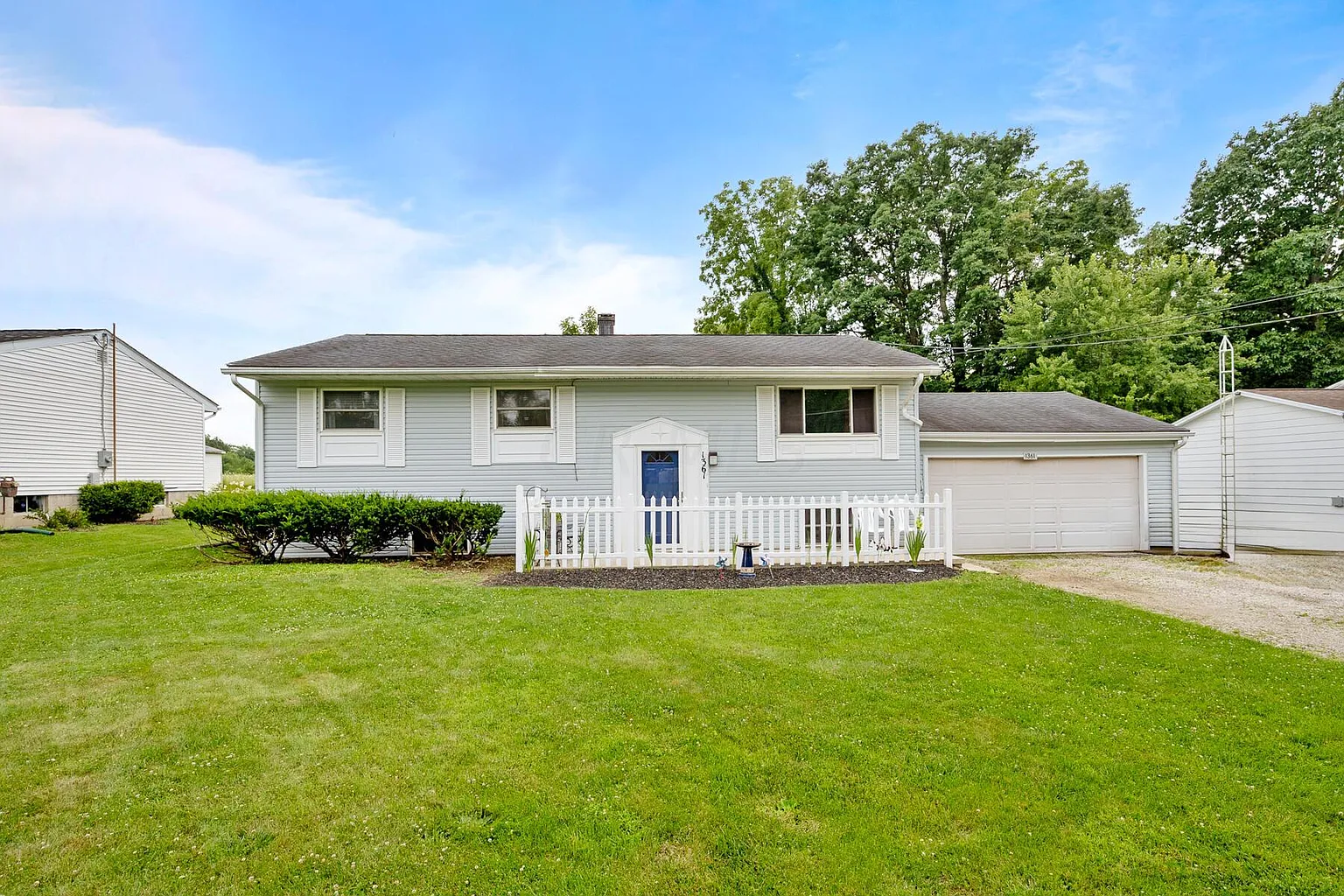 1361 Hickory Dr photo 1