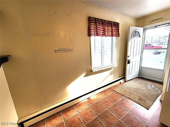 4th image of 914 Leroy St
