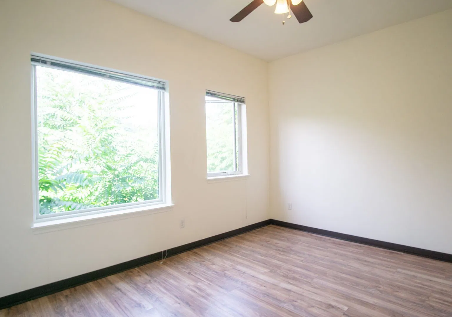 Chic & Modern Top-Floor Studio Near South Waterfront & OHSU — Photo 3
