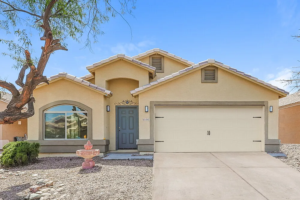 4 bed, 2.0 bath, 1869 sqft, $2,230 — Photo 1