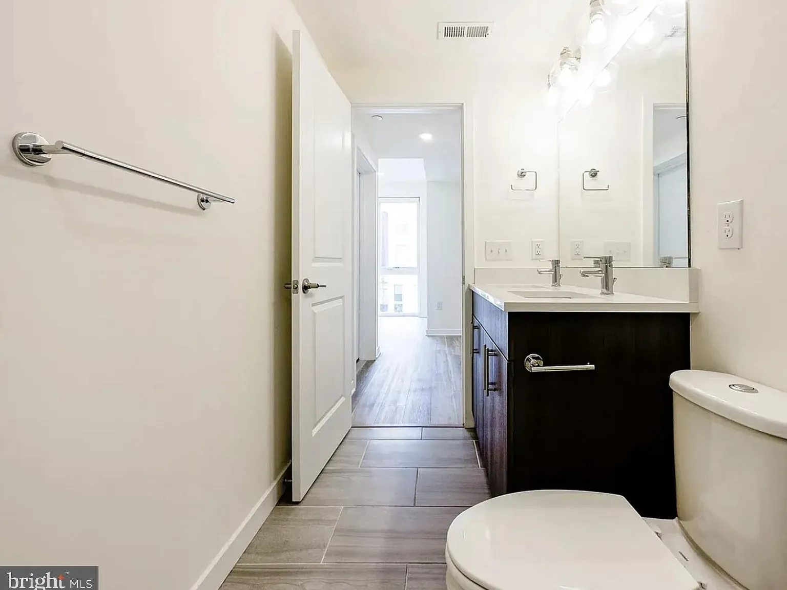 2 bed, 2.0 bath, 900 sqft, $1,845 — Photo 3