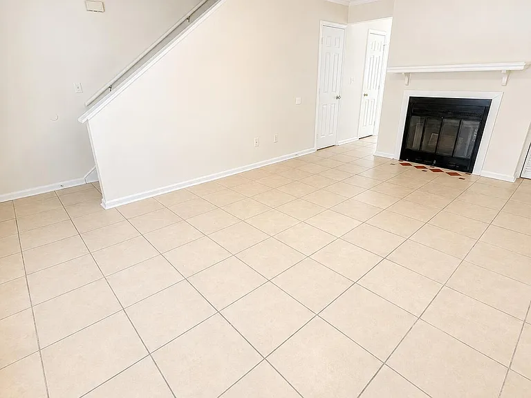 2905 Cedar Creek Rd #E — Photo 3