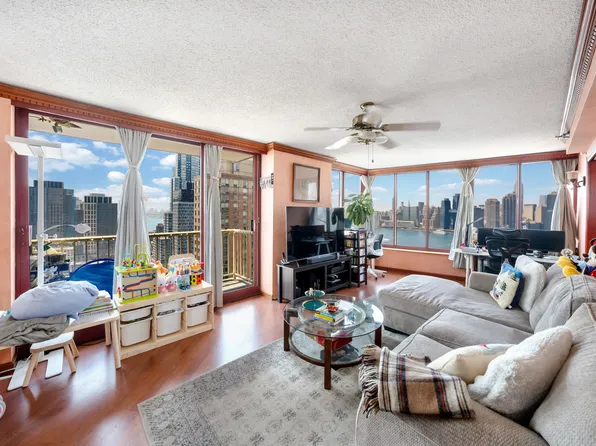 4-74 48th Avenue image 2 of 16