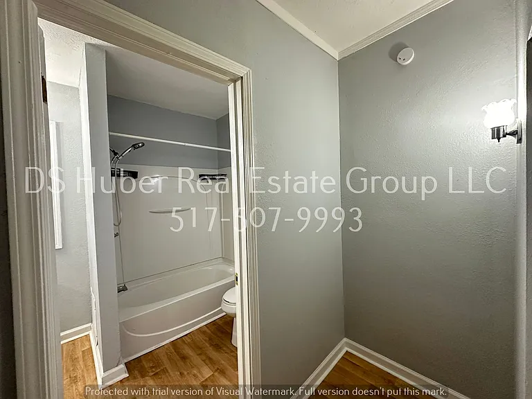 813 N Jenison Ave — Photo 4
