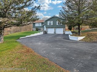 28 Hennett Road, Valatie, NY 12184