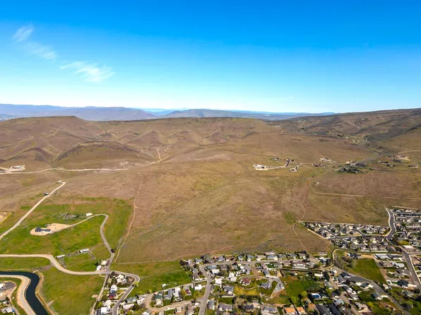 351 Kristi Ln, Yakima, WA 98901