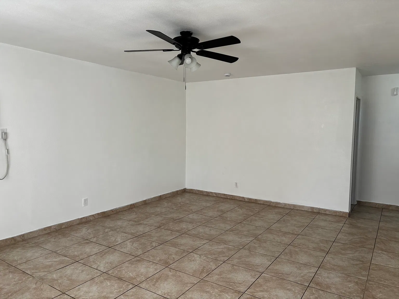 2 bed, 1000 sqft, $1,800 — Photo 3