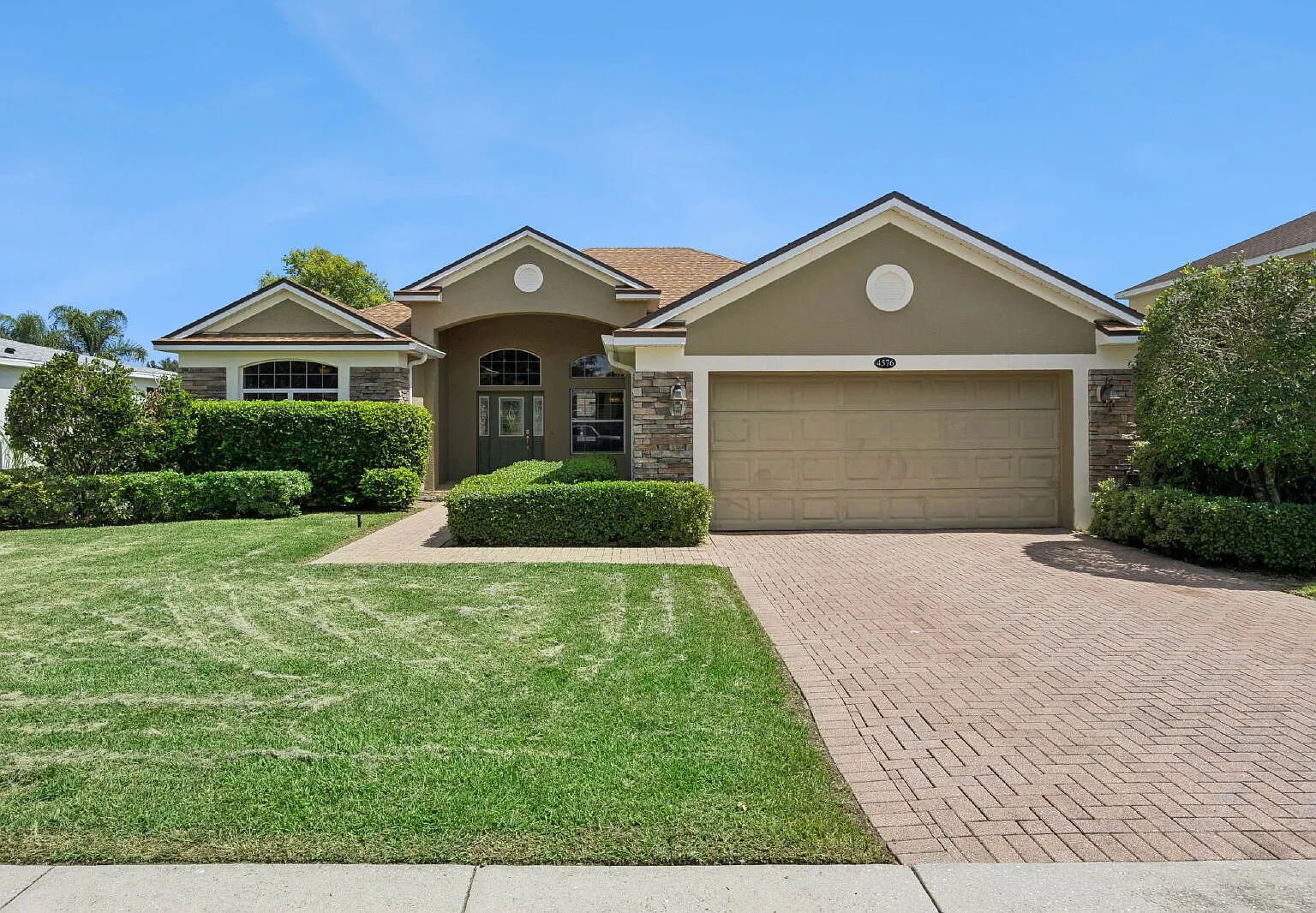 4 bed, 3.0 bath, 2238 sqft, $2,600 — Photo 1