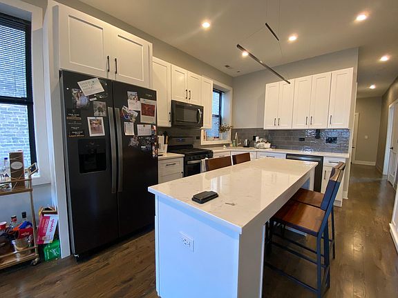 3rd image of 1215 N Wolcott Ave 3f-floor 3