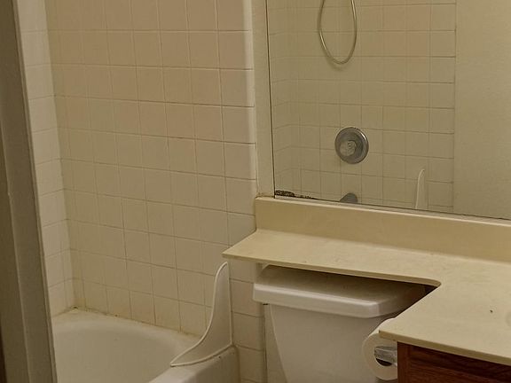 4th image of 324 Bradley Dr