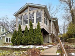 2422 Middle Rd, Davenport, IA 52803