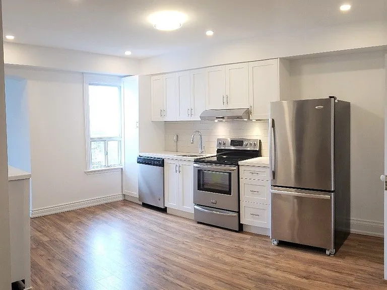 541 Palmerston Blvd #2 — Photo 2
