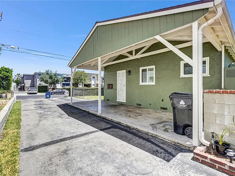 6707 Cleon Ave — Photo 3