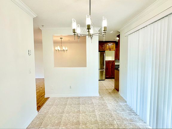 5th image of 3685 Woodland Dr