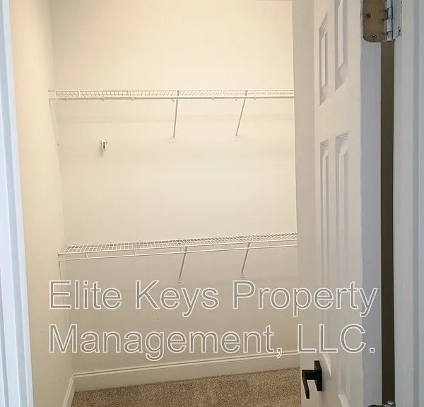 814 11th St — Photo 22
