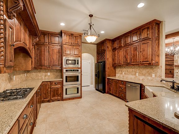 4th image of 8109 Seville Dr