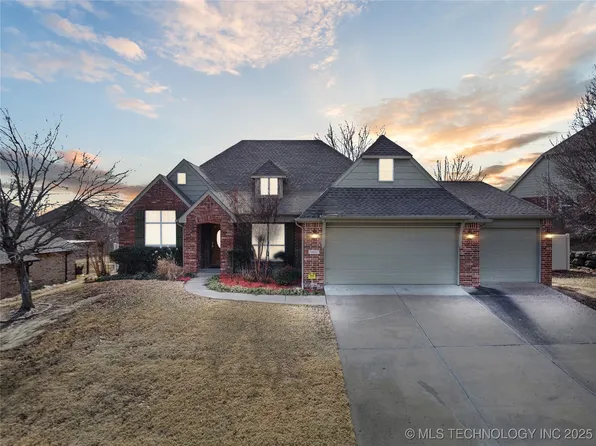 7407 E Knoxville St, Broken Arrow, OK 74014