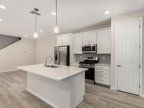 4th image of 2888 N EVERGREEN Street