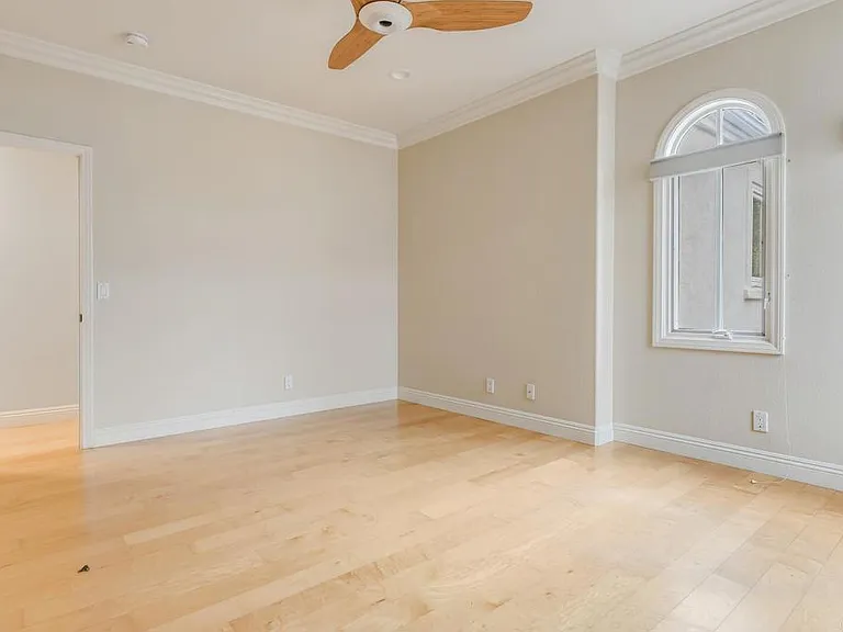 5370 Renaissance Ave — Photo 29