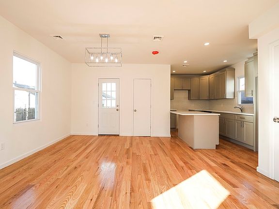 3rd image of 11416 194th St
