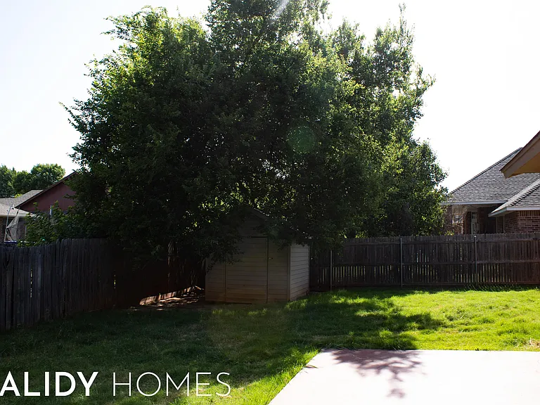 109 NW 160th St — Photo 31