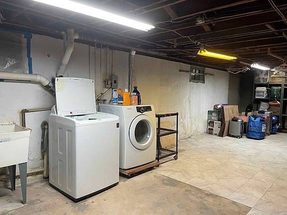 2nd image of 148 Christian Ave #2A