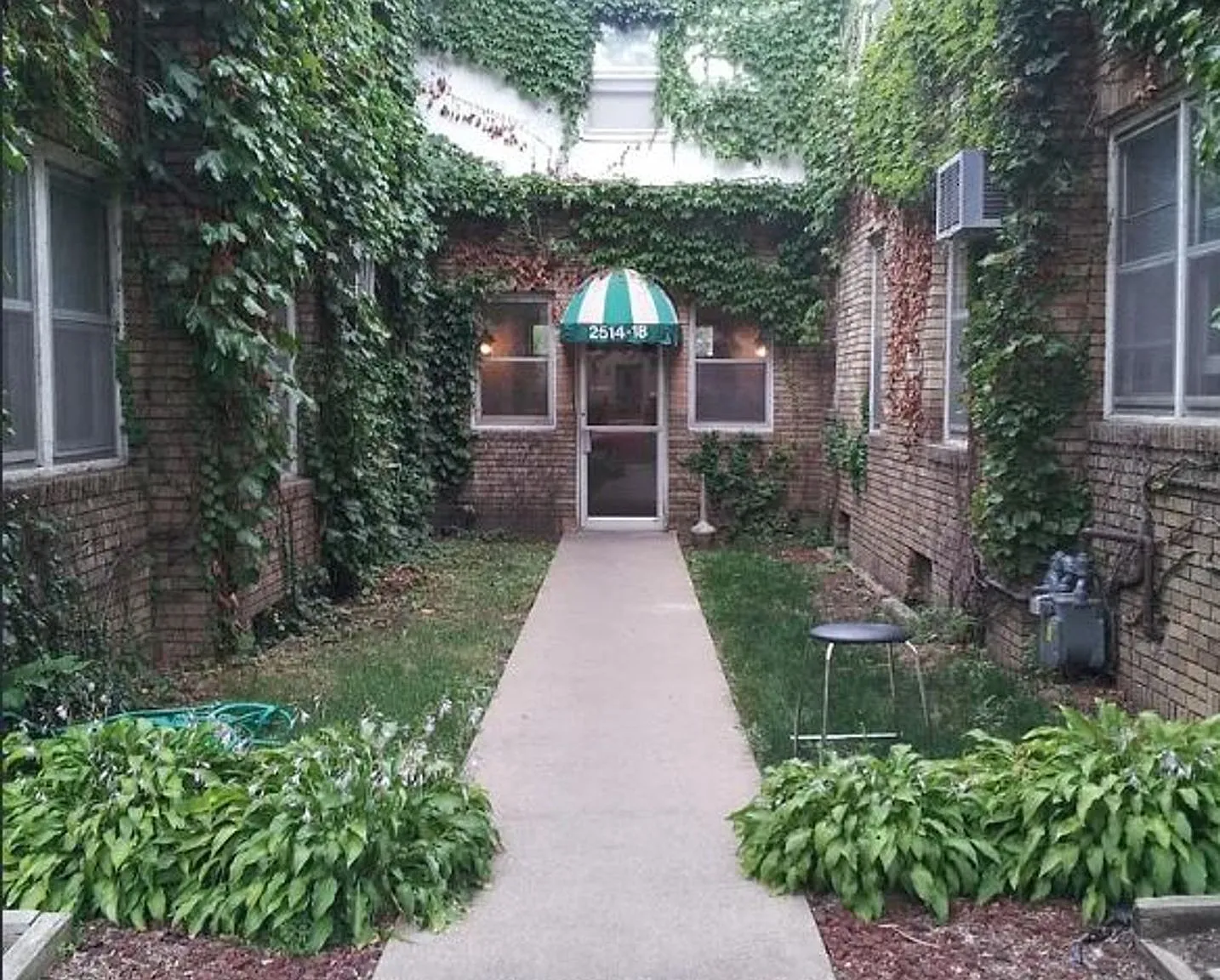 Emerson Manor Flats — Photo 2