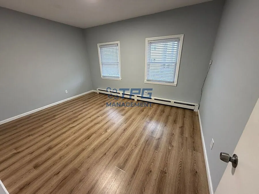 Building Photo - 42 Lester St #2