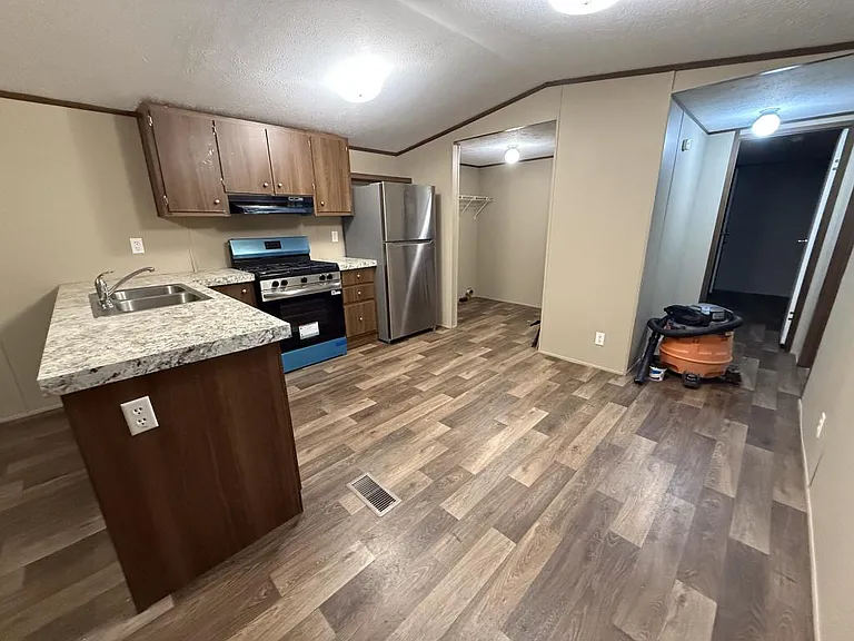 611 W Matthews St #35 — Photo 6