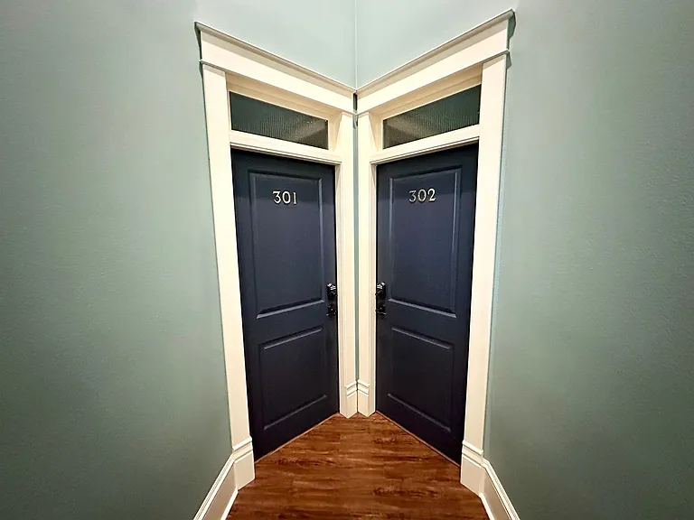 307 N Pearl St — Photo 2