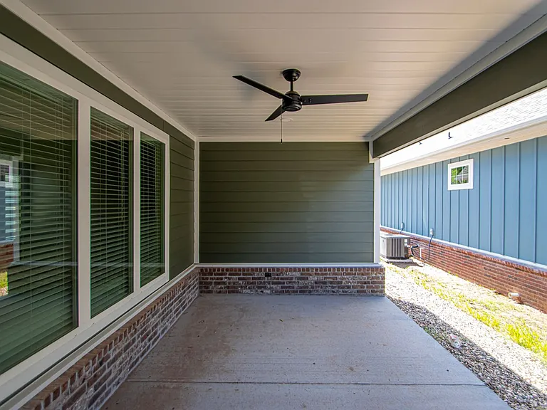 404 Gardens Ln — Photo 30