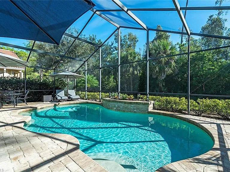 2438 Butterfly Palm Dr — Photo 16